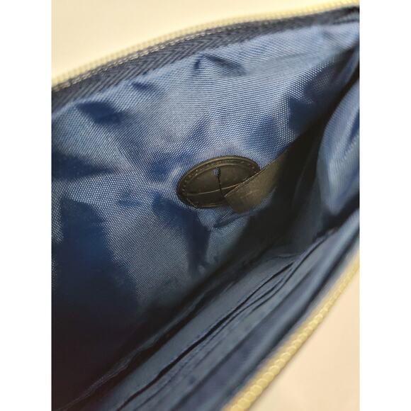 Safekeeper RFID Zippered Wristlet Blue Faux leather zippered pockets - Picture 5 of 8